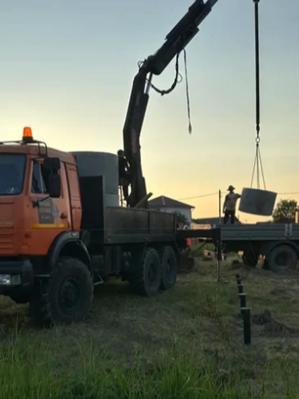Монтаж питьевого колодца на 16 железобетонных колец в Заокском районе